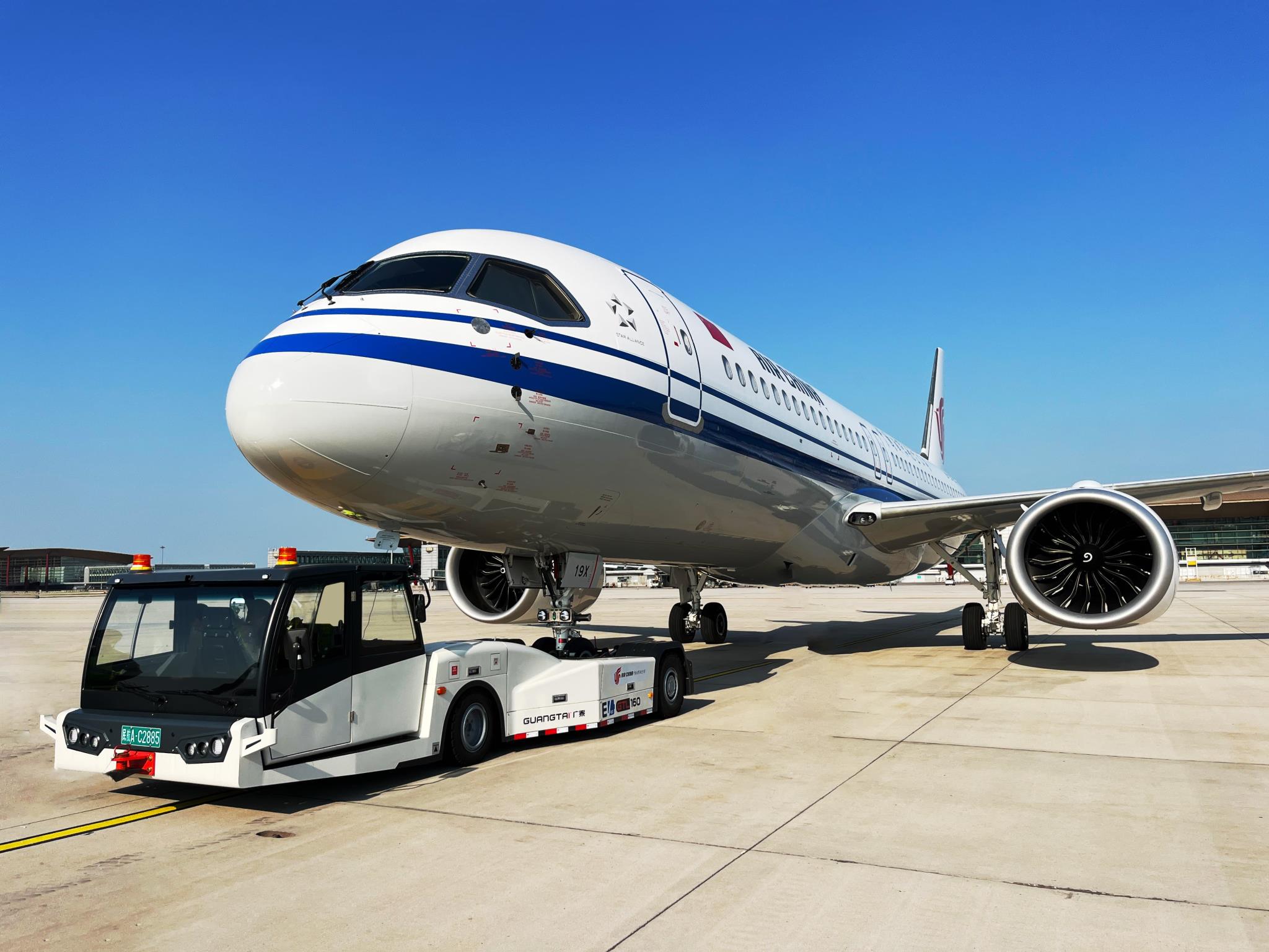 電動-抱輪牽引車-豹式-國產(chǎn)大飛機(jī)-九一九-北京-首都機(jī)場-國航-64661724978451_.pic_hd.jpg 電動-抱輪牽引車-豹式-國產(chǎn)大飛機(jī)-九一九-北京-首都機(jī)場-國航-64661724978451_.pic_hd.jpg